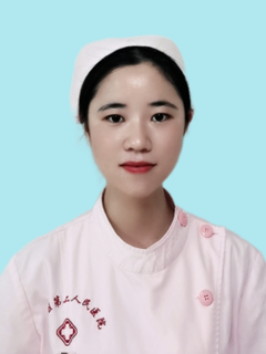 助产士门诊 护师 龙木玲