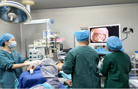 60岁老人食管卡异物，香洲区第二人民医院多学科协作化险为夷！