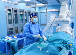 血管几乎被“堵死”，81岁老人如何转危为安？